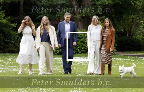 Den Haag 7 juni 2024
Fotouurte met de koninklijke familie op Huis ten Bosch .
Aanwezig Koning Willem Alexander Koningin Maxima Prinses Amalia Prinses Alexia Prinses Ariane en hun hondje Rambo.