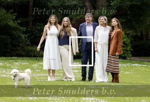 Den Haag 7 juni 2024
Fotouurte met de koninklijke familie op Huis ten Bosch .
Aanwezig Koning Willem Alexander Koningin Maxima Prinses Amalia Prinses Alexia Prinses Ariane en hun hondje Rambo.