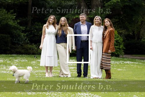 Den Haag 7 juni 2024
Fotouurte met de koninklijke familie op Huis ten Bosch .
Aanwezig Koning Willem Alexander Koningin Maxima Prinses Amalia Prinses Alexia Prinses Ariane en hun hondje Rambo.