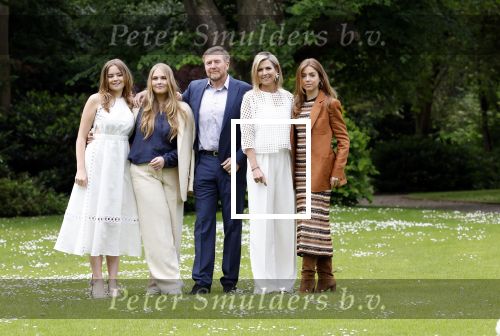 Den Haag 7 juni 2024
Fotouurte met de koninklijke familie op Huis ten Bosch .
Aanwezig Koning Willem Alexander Koningin Maxima Prinses Amalia Prinses Alexia Prinses Ariane en hun hondje Rambo.