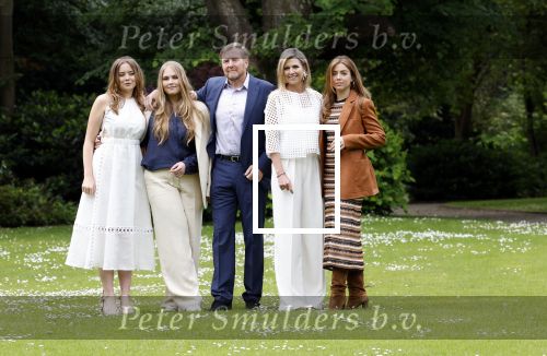 Den Haag 7 juni 2024
Fotouurte met de koninklijke familie op Huis ten Bosch .
Aanwezig Koning Willem Alexander Koningin Maxima Prinses Amalia Prinses Alexia Prinses Ariane en hun hondje Rambo.