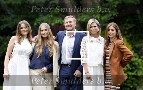 Den Haag 7 juni 2024
Fotouurte met de koninklijke familie op Huis ten Bosch .
Aanwezig Koning Willem Alexander Koningin Maxima Prinses Amalia Prinses Alexia Prinses Ariane en hun hondje Rambo.