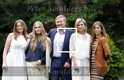 Den Haag 7 juni 2024
Fotouurte met de koninklijke familie op Huis ten Bosch .
Aanwezig Koning Willem Alexander Koningin Maxima Prinses Amalia Prinses Alexia Prinses Ariane en hun hondje Rambo.