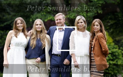 Den Haag 7 juni 2024
Fotouurte met de koninklijke familie op Huis ten Bosch .
Aanwezig Koning Willem Alexander Koningin Maxima Prinses Amalia Prinses Alexia Prinses Ariane en hun hondje Rambo.