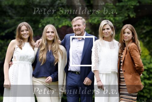 Den Haag 7 juni 2024
Fotouurte met de koninklijke familie op Huis ten Bosch .
Aanwezig Koning Willem Alexander Koningin Maxima Prinses Amalia Prinses Alexia Prinses Ariane en hun hondje Rambo.