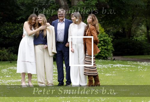 Den Haag 7 juni 2024
Fotouurte met de koninklijke familie op Huis ten Bosch .
Aanwezig Koning Willem Alexander Koningin Maxima Prinses Amalia Prinses Alexia Prinses Ariane en hun hondje Rambo.
