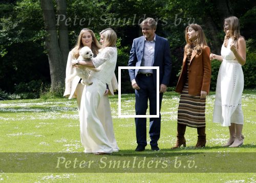 Den Haag 7 juni 2024
Fotouurte met de koninklijke familie op Huis ten Bosch .
Aanwezig Koning Willem Alexander Koningin Maxima Prinses Amalia Prinses Alexia Prinses Ariane en hun hondje Rambo.
