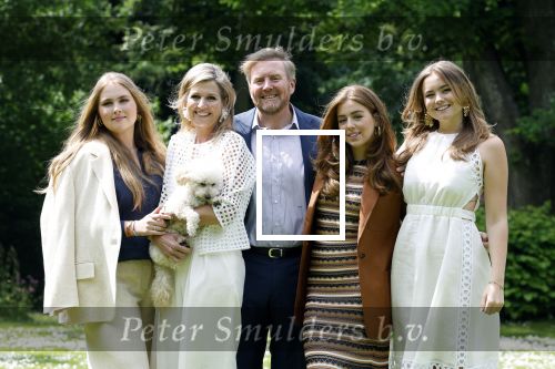 Den Haag 7 juni 2024
Fotouurte met de koninklijke familie op Huis ten Bosch .
Aanwezig Koning Willem Alexander Koningin Maxima Prinses Amalia Prinses Alexia Prinses Ariane en hun hondje Rambo.
