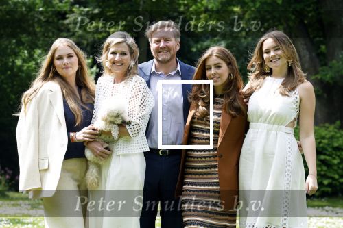 Den Haag 7 juni 2024
Fotouurte met de koninklijke familie op Huis ten Bosch .
Aanwezig Koning Willem Alexander Koningin Maxima Prinses Amalia Prinses Alexia Prinses Ariane en hun hondje Rambo.