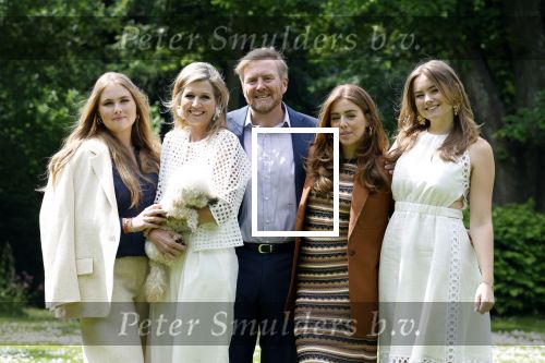 Den Haag 7 juni 2024
Fotouurte met de koninklijke familie op Huis ten Bosch .
Aanwezig Koning Willem Alexander Koningin Maxima Prinses Amalia Prinses Alexia Prinses Ariane en hun hondje Rambo.