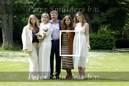 Den Haag 7 juni 2024
Fotouurte met de koninklijke familie op Huis ten Bosch .
Aanwezig Koning Willem Alexander Koningin Maxima Prinses Amalia Prinses Alexia Prinses Ariane en hun hondje Rambo.