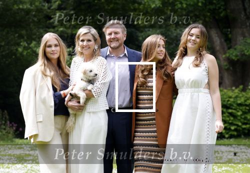 Den Haag 7 juni 2024
Fotouurte met de koninklijke familie op Huis ten Bosch .
Aanwezig Koning Willem Alexander Koningin Maxima Prinses Amalia Prinses Alexia Prinses Ariane en hun hondje Rambo.