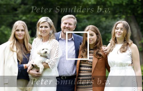 Den Haag 7 juni 2024
Fotouurte met de koninklijke familie op Huis ten Bosch .
Aanwezig Koning Willem Alexander Koningin Maxima Prinses Amalia Prinses Alexia Prinses Ariane en hun hondje Rambo.