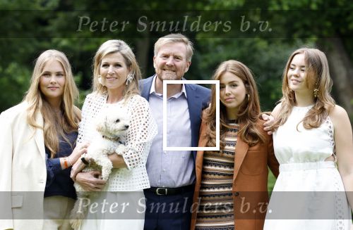 Den Haag 7 juni 2024
Fotouurte met de koninklijke familie op Huis ten Bosch .
Aanwezig Koning Willem Alexander Koningin Maxima Prinses Amalia Prinses Alexia Prinses Ariane en hun hondje Rambo.