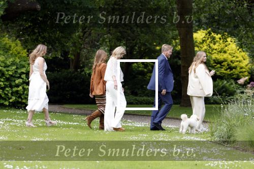 Den Haag 7 juni 2024
Fotouurte met de koninklijke familie op Huis ten Bosch .
Aanwezig Koning Willem Alexander Koningin Maxima Prinses Amalia Prinses Alexia Prinses Ariane en hun hondje Rambo.
