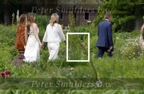 Den Haag 7 juni 2024
Fotouurte met de koninklijke familie op Huis ten Bosch .
Aanwezig Koning Willem Alexander Koningin Maxima Prinses Amalia Prinses Alexia Prinses Ariane en hun hondje Rambo.