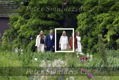 Den Haag 7 juni 2024
Fotouurte met de koninklijke familie op Huis ten Bosch .
Aanwezig Koning Willem Alexander Koningin Maxima Prinses Amalia Prinses Alexia Prinses Ariane en hun hondje Rambo.