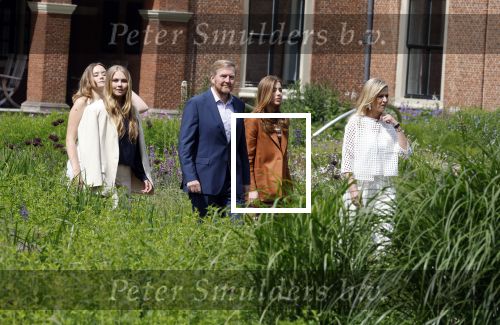 Den Haag 7 juni 2024
Fotouurte met de koninklijke familie op Huis ten Bosch .
Aanwezig Koning Willem Alexander Koningin Maxima Prinses Amalia Prinses Alexia Prinses Ariane en hun hondje Rambo.