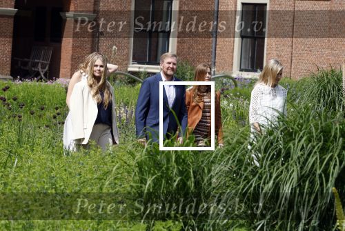 Den Haag 7 juni 2024
Fotouurte met de koninklijke familie op Huis ten Bosch .
Aanwezig Koning Willem Alexander Koningin Maxima Prinses Amalia Prinses Alexia Prinses Ariane en hun hondje Rambo.