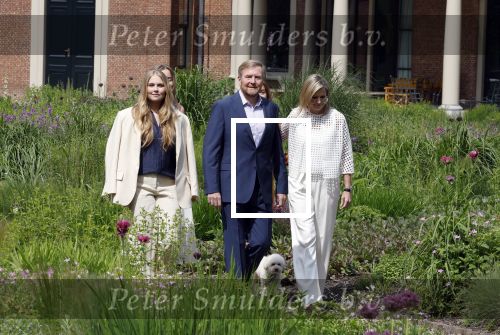 Den Haag 7 juni 2024
Fotouurte met de koninklijke familie op Huis ten Bosch .
Aanwezig Koning Willem Alexander Koningin Maxima Prinses Amalia Prinses Alexia Prinses Ariane en hun hondje Rambo.