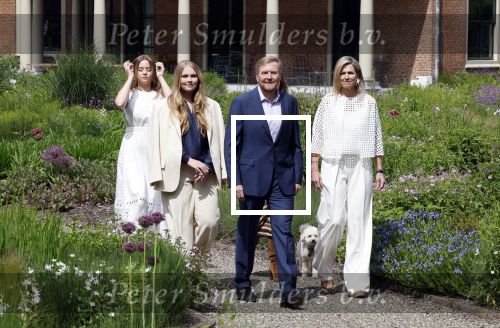 Den Haag 7 juni 2024
Fotouurte met de koninklijke familie op Huis ten Bosch .
Aanwezig Koning Willem Alexander Koningin Maxima Prinses Amalia Prinses Alexia Prinses Ariane en hun hondje Rambo.