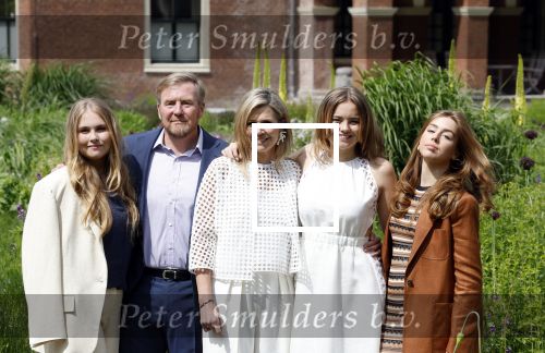 Den Haag 7 juni 2024
Fotouurte met de koninklijke familie op Huis ten Bosch .
Aanwezig Koning Willem Alexander Koningin Maxima Prinses Amalia Prinses Alexia Prinses Ariane en hun hondje Rambo.