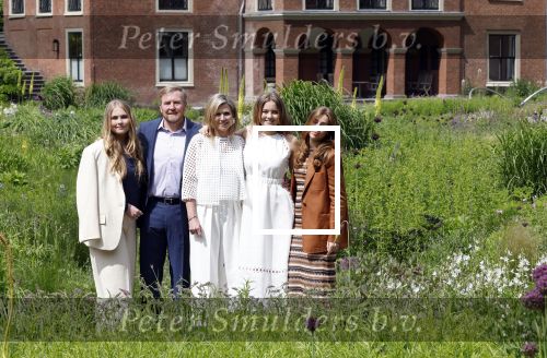 Den Haag 7 juni 2024
Fotouurte met de koninklijke familie op Huis ten Bosch .
Aanwezig Koning Willem Alexander Koningin Maxima Prinses Amalia Prinses Alexia Prinses Ariane en hun hondje Rambo.