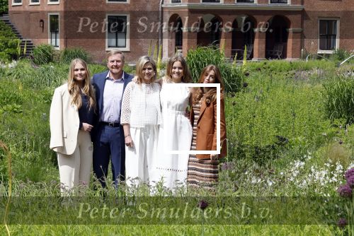 Den Haag 7 juni 2024
Fotouurte met de koninklijke familie op Huis ten Bosch .
Aanwezig Koning Willem Alexander Koningin Maxima Prinses Amalia Prinses Alexia Prinses Ariane en hun hondje Rambo.