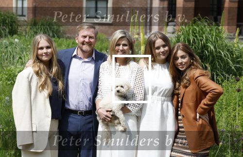 Den Haag 7 juni 2024
Fotouurte met de koninklijke familie op Huis ten Bosch .
Aanwezig Koning Willem Alexander Koningin Maxima Prinses Amalia Prinses Alexia Prinses Ariane en hun hondje Rambo.