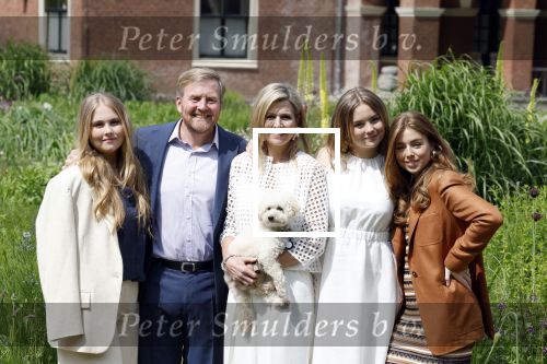 Den Haag 7 juni 2024
Fotouurte met de koninklijke familie op Huis ten Bosch .
Aanwezig Koning Willem Alexander Koningin Maxima Prinses Amalia Prinses Alexia Prinses Ariane en hun hondje Rambo.