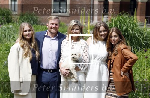 Den Haag 7 juni 2024
Fotouurte met de koninklijke familie op Huis ten Bosch .
Aanwezig Koning Willem Alexander Koningin Maxima Prinses Amalia Prinses Alexia Prinses Ariane en hun hondje Rambo.
