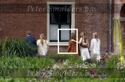 Den Haag 7 juni 2024
Fotouurte met de koninklijke familie op Huis ten Bosch .
Aanwezig Koning Willem Alexander Koningin Maxima Prinses Amalia Prinses Alexia Prinses Ariane en hun hondje Rambo.