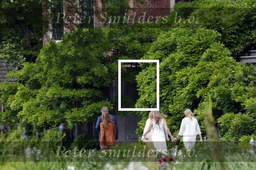 Den Haag 7 juni 2024
Fotouurte met de koninklijke familie op Huis ten Bosch .
Aanwezig Koning Willem Alexander Koningin Maxima Prinses Amalia Prinses Alexia Prinses Ariane en hun hondje Rambo.
