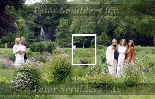 Den Haag 7 juni 2024
Fotouurte met de koninklijke familie op Huis ten Bosch .
Aanwezig Koning Willem Alexander Koningin Maxima Prinses Amalia Prinses Alexia Prinses Ariane en hun hondje Rambo.
