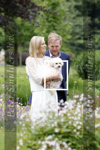 Den Haag 7 juni 2024
Fotouurte met de koninklijke familie op Huis ten Bosch .
Aanwezig Koning Willem Alexander Koningin Maxima Prinses Amalia Prinses Alexia Prinses Ariane en hun hondje Rambo.