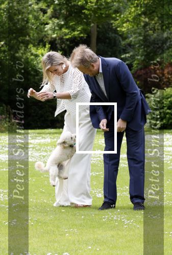 Den Haag 7 juni 2024
Fotouurte met de koninklijke familie op Huis ten Bosch .
Aanwezig Koning Willem Alexander Koningin Maxima Prinses Amalia Prinses Alexia Prinses Ariane en hun hondje Rambo.