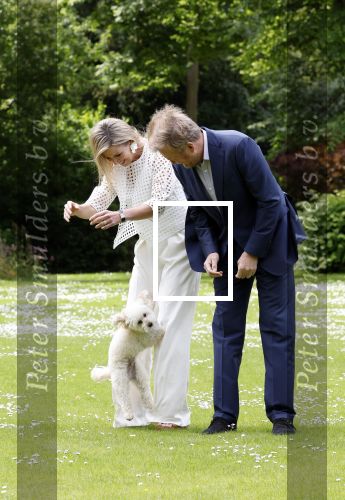 Den Haag 7 juni 2024
Fotouurte met de koninklijke familie op Huis ten Bosch .
Aanwezig Koning Willem Alexander Koningin Maxima Prinses Amalia Prinses Alexia Prinses Ariane en hun hondje Rambo.