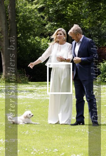 Den Haag 7 juni 2024
Fotouurte met de koninklijke familie op Huis ten Bosch .
Aanwezig Koning Willem Alexander Koningin Maxima Prinses Amalia Prinses Alexia Prinses Ariane en hun hondje Rambo.