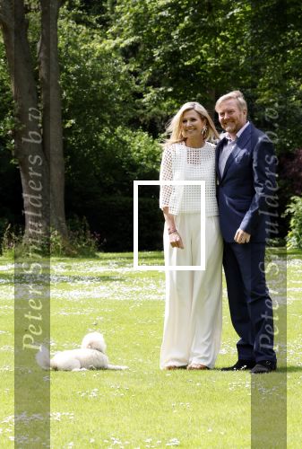Den Haag 7 juni 2024
Fotouurte met de koninklijke familie op Huis ten Bosch .
Aanwezig Koning Willem Alexander Koningin Maxima Prinses Amalia Prinses Alexia Prinses Ariane en hun hondje Rambo.