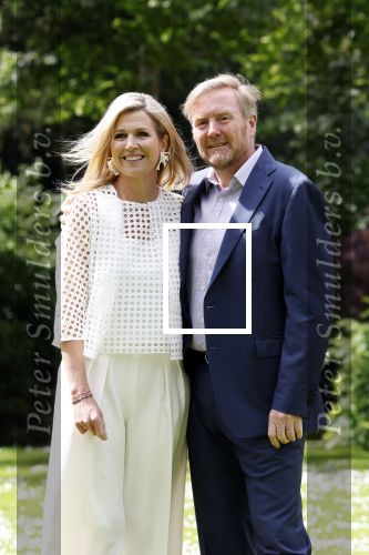 Den Haag 7 juni 2024
Fotouurte met de koninklijke familie op Huis ten Bosch .
Aanwezig Koning Willem Alexander Koningin Maxima Prinses Amalia Prinses Alexia Prinses Ariane en hun hondje Rambo.