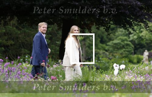 Den Haag 7 juni 2024
Fotouurte met de koninklijke familie op Huis ten Bosch .
Aanwezig Koning Willem Alexander Koningin Maxima Prinses Amalia Prinses Alexia Prinses Ariane en hun hondje Rambo.
