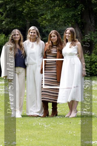 Den Haag 7 juni 2024
Fotouurte met de koninklijke familie op Huis ten Bosch .
Aanwezig Koning Willem Alexander Koningin Maxima Prinses Amalia Prinses Alexia Prinses Ariane en hun hondje Rambo.