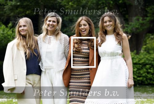 Den Haag 7 juni 2024
Fotouurte met de koninklijke familie op Huis ten Bosch .
Aanwezig Koning Willem Alexander Koningin Maxima Prinses Amalia Prinses Alexia Prinses Ariane en hun hondje Rambo.