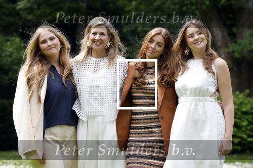 Den Haag 7 juni 2024
Fotouurte met de koninklijke familie op Huis ten Bosch .
Aanwezig Koning Willem Alexander Koningin Maxima Prinses Amalia Prinses Alexia Prinses Ariane en hun hondje Rambo.