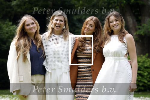 Den Haag 7 juni 2024
Fotouurte met de koninklijke familie op Huis ten Bosch .
Aanwezig Koning Willem Alexander Koningin Maxima Prinses Amalia Prinses Alexia Prinses Ariane en hun hondje Rambo.