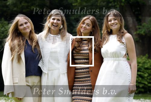 Den Haag 7 juni 2024
Fotouurte met de koninklijke familie op Huis ten Bosch .
Aanwezig Koning Willem Alexander Koningin Maxima Prinses Amalia Prinses Alexia Prinses Ariane en hun hondje Rambo.