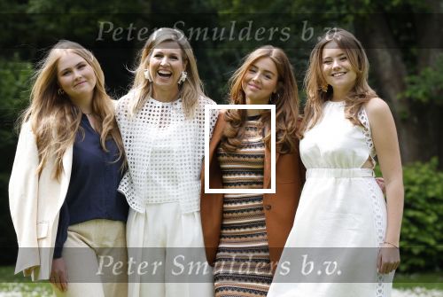 Den Haag 7 juni 2024
Fotouurte met de koninklijke familie op Huis ten Bosch .
Aanwezig Koning Willem Alexander Koningin Maxima Prinses Amalia Prinses Alexia Prinses Ariane en hun hondje Rambo.