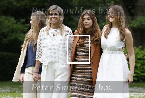 Den Haag 7 juni 2024
Fotouurte met de koninklijke familie op Huis ten Bosch .
Aanwezig Koning Willem Alexander Koningin Maxima Prinses Amalia Prinses Alexia Prinses Ariane en hun hondje Rambo.