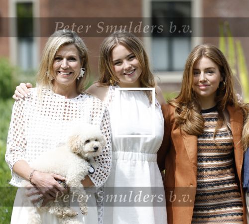 Den Haag 7 juni 2024
Fotouurte met de koninklijke familie op Huis ten Bosch .
Aanwezig Koning Willem Alexander Koningin Maxima Prinses Amalia Prinses Alexia Prinses Ariane en hun hondje Rambo.
