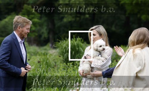 Den Haag 7 juni 2024
Fotouurte met de koninklijke familie op Huis ten Bosch .
Aanwezig Koning Willem Alexander Koningin Maxima Prinses Amalia Prinses Alexia Prinses Ariane en hun hondje Rambo.